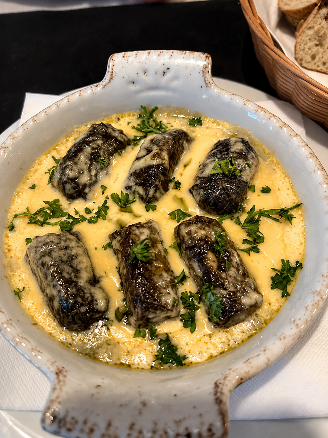 Dolmades — gefüllte Weinblätter mit Reis