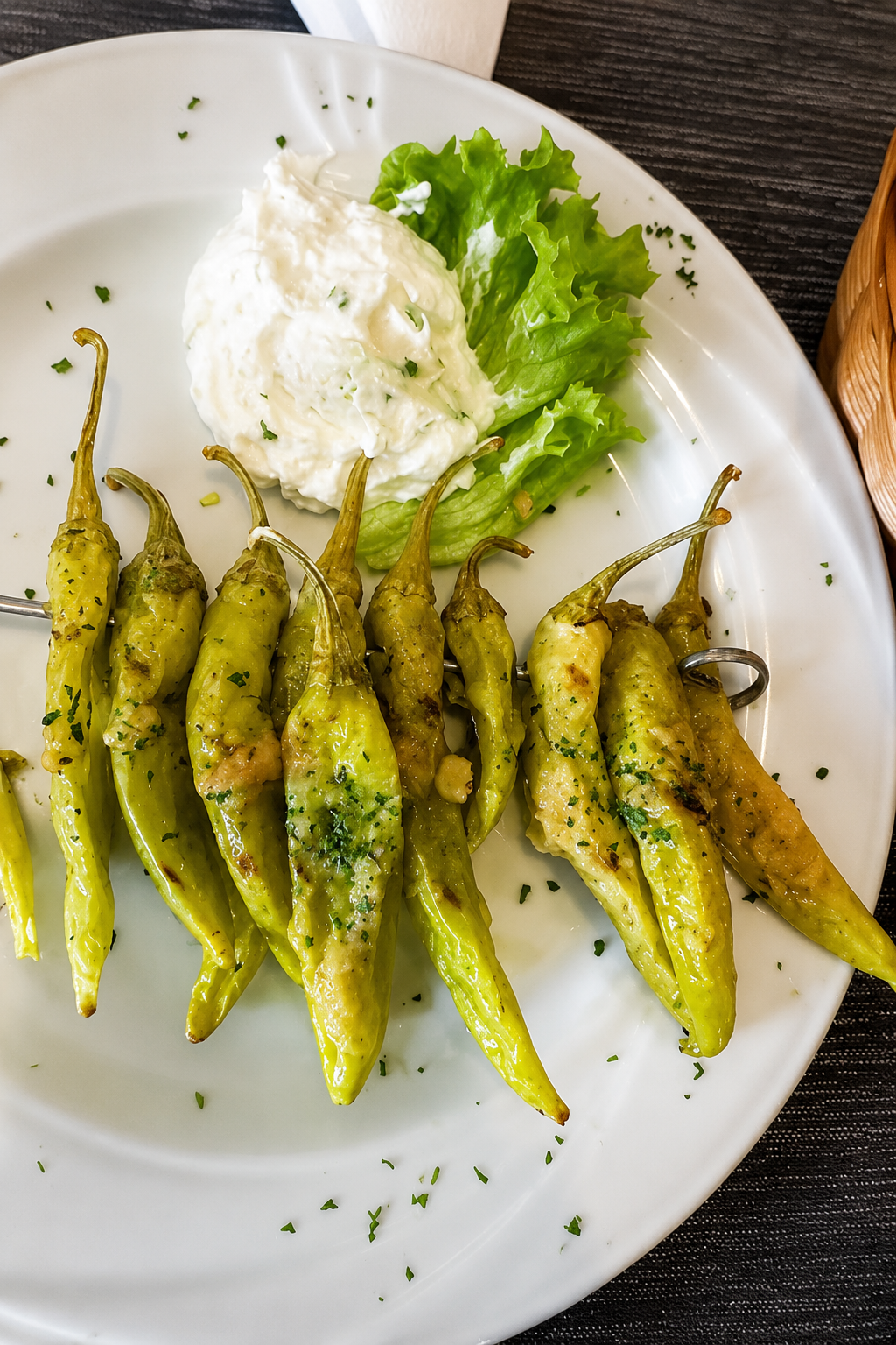 Gebratene Peperoni mit Tzatziki