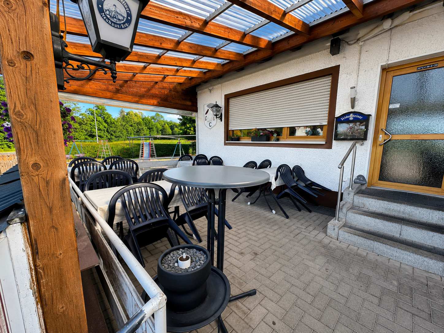 Überdachter Terrassenbereich bei Silvia's Restaurant
